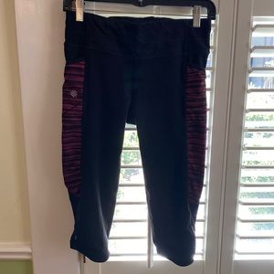 Athleta Black Pink Dobby Be Free Knickers Capri Running Exercise Spin Leggings